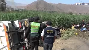 Auto y volquete chocan en La Libertad: cinco pierden la vida. Foto y video: Canal N