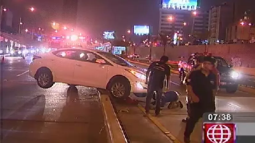 Autos ocasionaron accidente por presuntos piques ilegales en la Vía Expresa