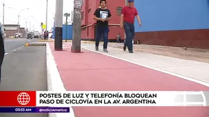 Postes impiden libre tránsito de ciclistas. Foto: captura de TV