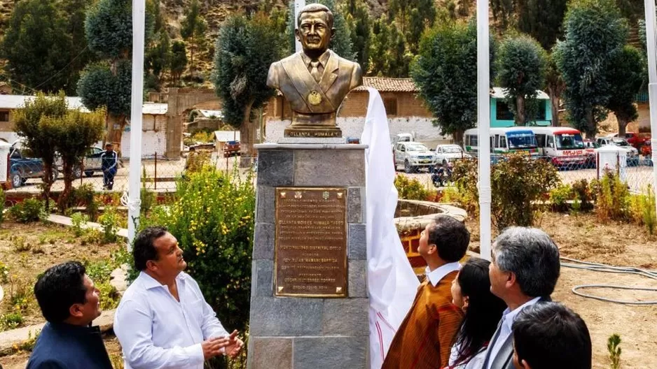 Ollanta Humala inauguró busto en su honor en Oyolo, Ayacucho. Foto: Twitter @Pedro_vrae