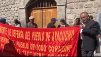 La protesta cuenta con una considerable presencia policial. / Video: Canal N