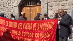 La protesta cuenta con una considerable presencia policial. / Video: Canal N