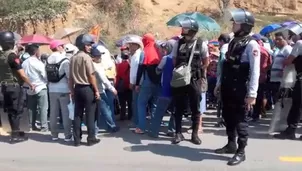 Profesores se apostaron en la carretera para protestar. Foto: Am&eacute;rica Noticias