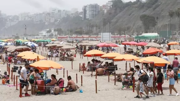 La municipalidad del distrito acordó prohibir el comercio ambulatorio y alquiler de sombrillas / Foto: Archivo El Comercio