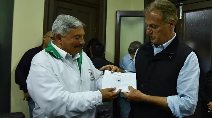 Alberto Beingolea le deseó lo mejor en su próxima gestión. Foto: Facebook Beingolea Lima Feliz Alberto Beingolea le deseó lo mejor en su próxima gestión. Foto: Facebook Beingolea Lima Feliz