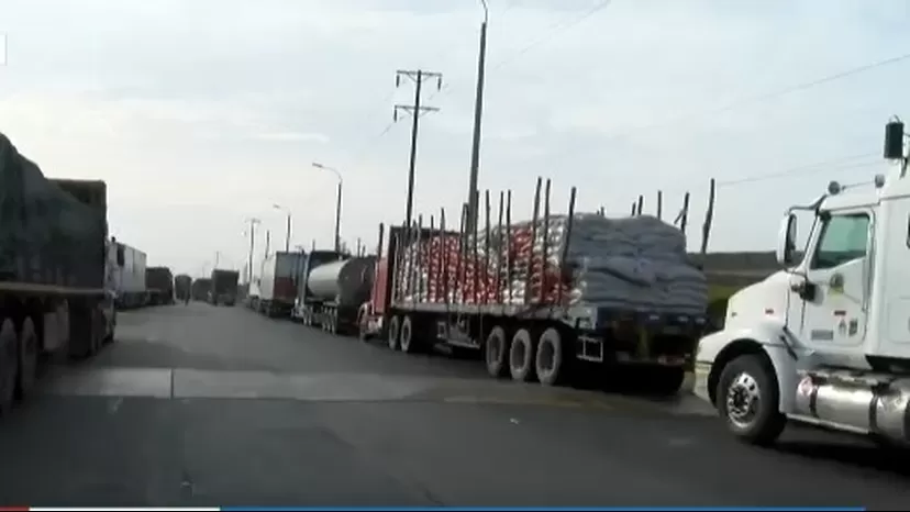 Panamericana Norte: Vehículos varados en el peaje de Virú
