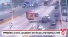 Bombero evita choque contra auto en vía del Metropolitano