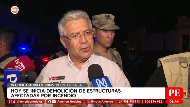 Bomberos denuncian falta de apoyo de autoridades ante incendio en Cercado de Lima. Foto: América Noticias Bomberos denuncian falta de apoyo de autoridades ante incendio en Cercado de Lima. Foto: América Noticias