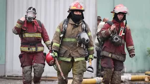 Bomberos Voluntarios del Perú. Foto: Andina