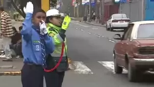 Boy scouts dirigen el tránsito en Lima. Foto: Canal N