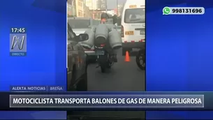 Moto transporta cinco balones de gas en Breña. Foto: captura de TV