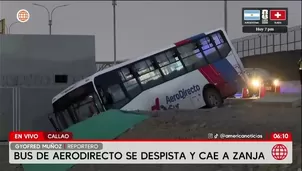 Un bus del servicio AeroDirecto sufrió un accidente durante la madrugada de este sábado al caer a una zanja en la vía de ingreso al nuevo Aeropuerto Internacional Jorge Chávez./ Video: América Noticias 