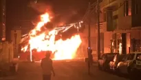 Incendio de bus del Metropolitano. América Noticias / Jessica Roca