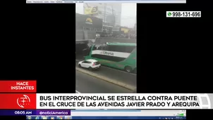 Segundo piso del bus quedó afectado. Foto: captura de TV 