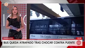Bus de transporte público queda atascado debajo de puente en Magdalena. Foto y video: América Noticias