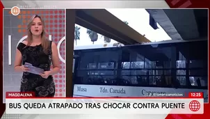 Bus de transporte público queda atascado debajo de puente en Magdalena. Foto y video: América Noticias