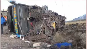 Bus de Transportes Libertad se vuelca en Puno: 3 muertos y 32 heridos. Foto y video: América Noticias
