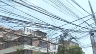 Cables colgados amenazan a vecinos de Pueblo Libre tras choque