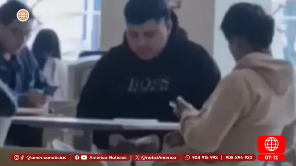 Capturan a sujeto que cobró por devolver celular robado. Foto: América TV Capturan a sujeto que cobró por devolver celular robado. Foto: América TV