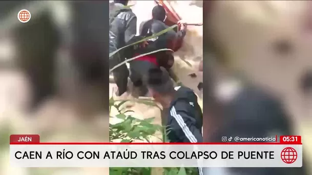 Caen a río con ataúd tras colapso de puente en Jaén. Foto: América Noticias
