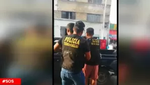 Los agentes encontraron una réplica de una pistola, droga y un celular robado. Foto y video: América Noticias