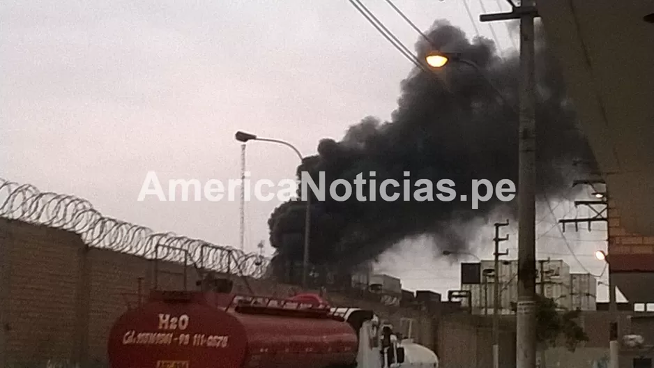 Callao: incendio en una fábrica de la zona industrial de Gambetta