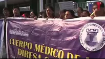 Plantón de trabajadores del sector salud. Foto: captura de video Canal N.