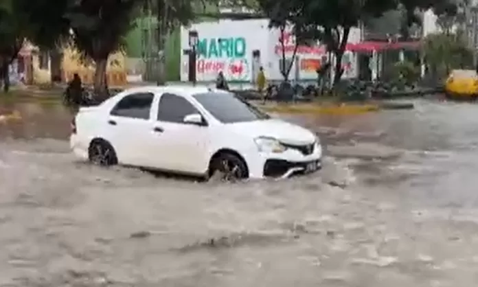 Calles De La Ciudad De Piura Quedaron Inundadas Tras Sorpresiva Lluvia