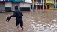 Calles inundadas tras fuertes lluvias en Puno