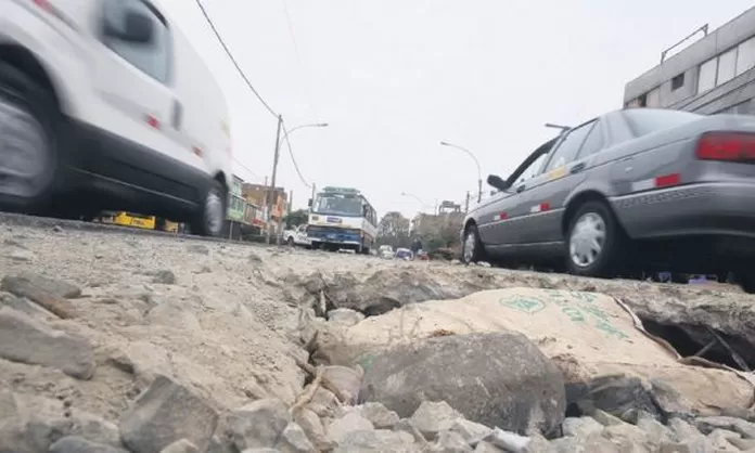Las calles de La Victoria permanecen con basura y ambulantes