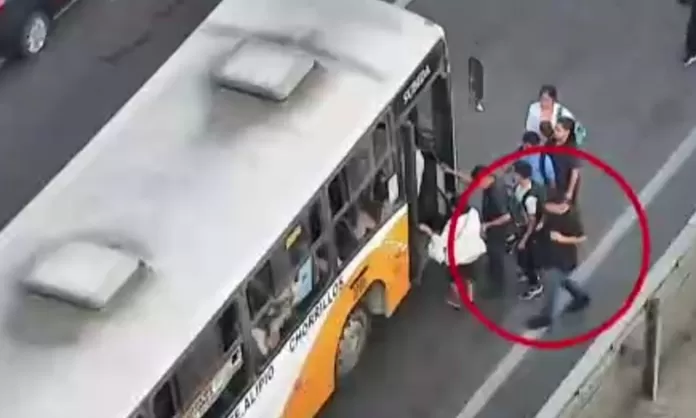Cámaras captaron a una banda dedicada al robo de celulares en la ...