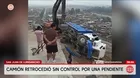Camión de carga volcó en una pendiente en San Juan de Lurigancho