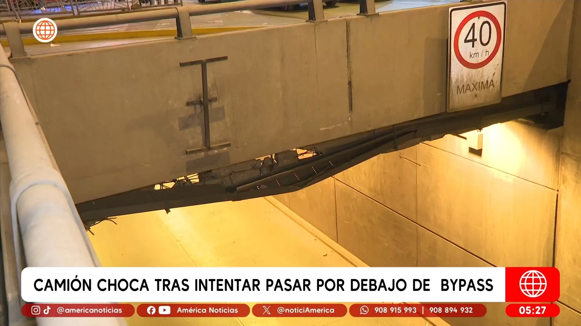 Camión choca contra bypass y deja puente dañado en San Juan de Miraflores. Foto: América Noticias Camión choca contra bypass y deja puente dañado en San Juan de Miraflores. Foto: América Noticias