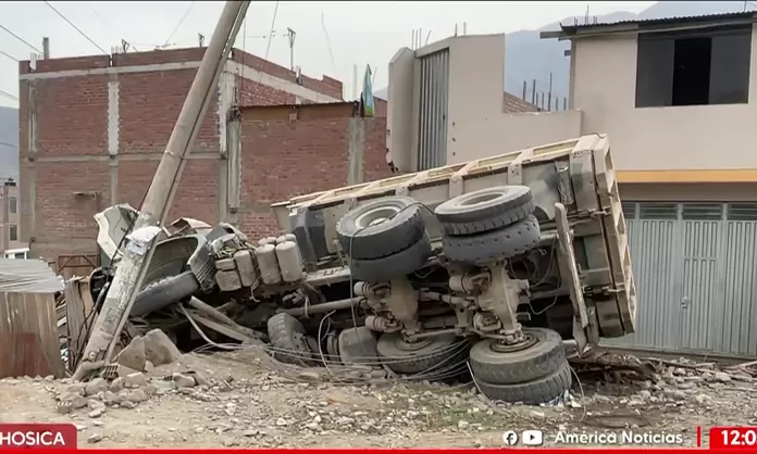Chosica: Camión choca contra vivienda y deja dos muertos