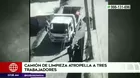 Camión de limpieza sin conductor atropelló a tres obreros
