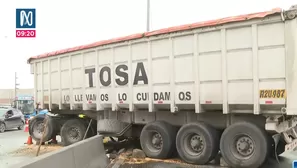 Choque de camión genera congestión en la Panamericana Sur