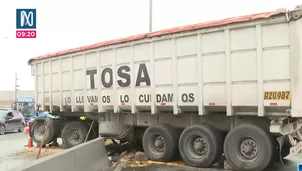Choque de camión genera congestión en la Panamericana Sur