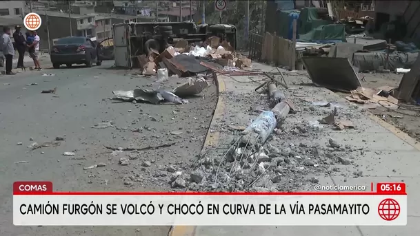 Camión se vuelca en la vía Pasamayito en Comas. Foto: América Noticias Camión se vuelca en la vía Pasamayito en Comas. Foto: América Noticias