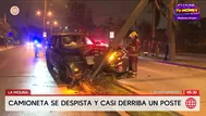 Camioneta se despista e impacta contra poste en La Molina