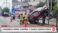 Camioneta se estrella contra poste en Surco