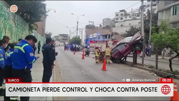Camioneta se estrella contra poste en Surco. Foto: América Noticias Camioneta se estrella contra poste en Surco. Foto: América Noticias