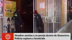 Hombre asesina a su pareja dentro de financiera. Foto: captura de TV