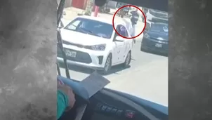 Video muestra el momento en que delincuentes interceptan a su víctima para luego darse a la fuga / Fuente: América Noticias