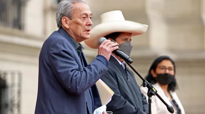 Carlos Gallardo: Oficializan su renuncia al ministerio de Educación Carlos Gallardo: Oficializan su renuncia al ministerio de Educación