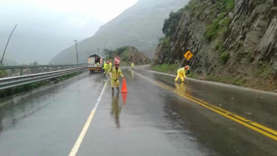 Ante las constantes lluvias al interior del país y los deslizamientos se recomienda que a los pasajeros postergar sus viajes / Foto: Sutran