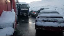 Veh&iacute;culos varados en la Carretera Central. Foto: Twitter @DeviandesPeru