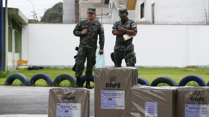Miembros del Ejército se desplazarán a 5 mil locales de votación. Foto: El Comercio Miembros del Ejército se desplazarán a 5 mil locales de votación. Foto: El Comercio