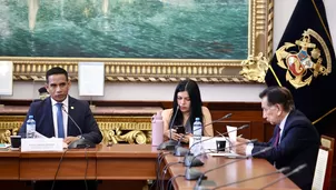El presidente de la Comisión de Fiscalización, Elvis Vergara, en sesión junto al ministro del Interior, Vicente Tiburcio, quien acudió a declarar en el marco de las investigaciones por el caso 'Chifagate'. Foto: Congreso. Video: Canal N