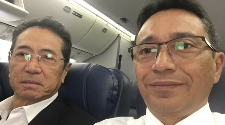 Jaime Yoshiyama y Humberto Abanto en vuelo a Lima. Foto: Twitter