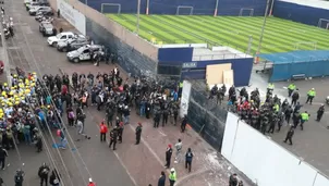 Toma de explanada de Matute generó enfrentamientos entre hinchas del club y miembros de El Aposento Alto. Foto: Andina.